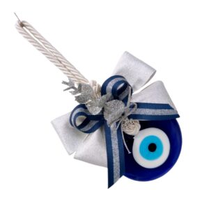 Γούρι 2026 με μπλε γυάλινο μάτι, ασημί φιόγκο και glitter φύλλα.