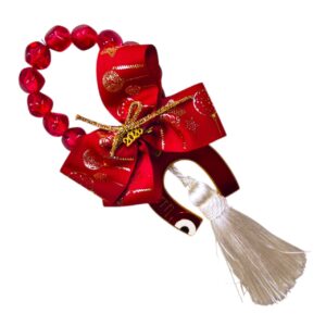 Χειροποίητο γούρι 2026 με πέταλο, κόκκινο σμάλτο και φούντα. Πολυτελές δώρο τύχης για το νέο έτος.