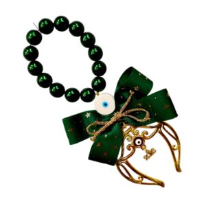 Χειροποίητο γούρι 2026 με πέταλο, πράσινες πέρλες και festive κορδέλες. Δώρο τύχης με κομψότητα.