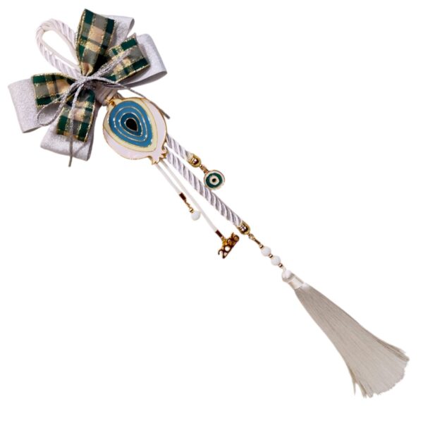 Χειροποίητο γούρι 2026 με μεταλλικό ρόδι σμάλτου σε ασημί αποχρώσεις, κορδέλα και φούντα. Πολυτελές σύμβολο τύχης και προστασίας για το σπίτι ή το γραφείο.