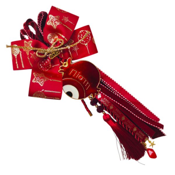 Luxury χειροποίητο γούρι 2026 με μεταλλικό ρόδι από σμάλτο σε κόκκινο, με χρυσές λεπτομέρειες.