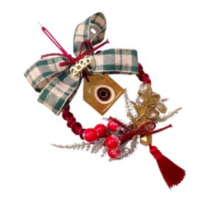 Χειροποίητο γούρι 2026 με κόκκινο στεφάνι, χρυσό σπίτι και festive πράσινες λεπτομέρειες.