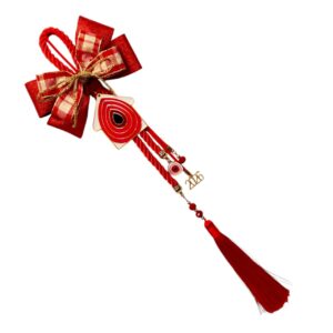 Χειροποίητο γούρι 2026 με κόκκινο μεταλλικό σπίτι, μάτι και φεγγάρι για δύναμη και τύχη.