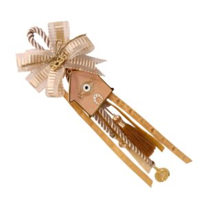 Χειροποίητο γούρι 2026 με μπεζ μεταλλικό σπίτι, μάτι και πέταλο για τύχη και προστασία.