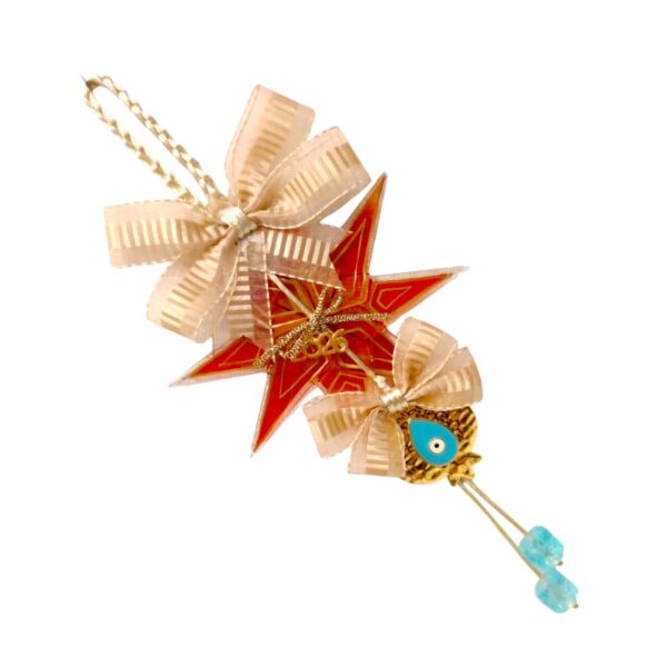 Χειροποίητο γούρι 2026 με φυσητό γυαλί αστέρι σε μπεζ, σατέν κορδέλες και προστατευτικό ματάκι.