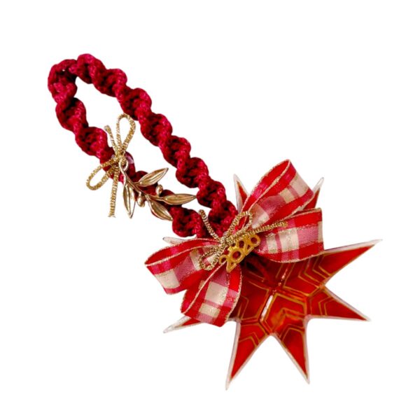 Γούρι 2026 με κόκκινο φυσητό γυαλί αστέρι, καρό φιόγκο και χρυσές λεπτομέρειες.