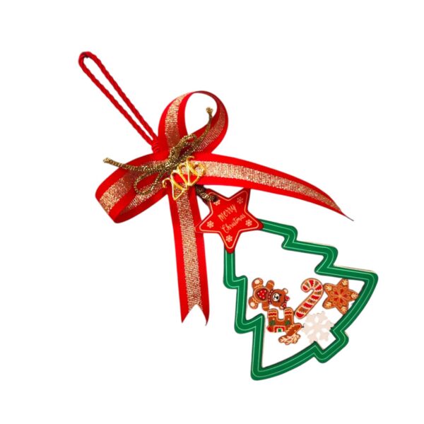 Γούρι 2026 σε σχήμα δέντρου με πράσινο φιόγκο, αστέρι και χριστουγεννιάτικες λεπτομέρειες.