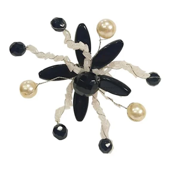Καρφίτσα με μαύρο κρύσταλλο, ακτίνες και περλέ λεπτομέρειες.