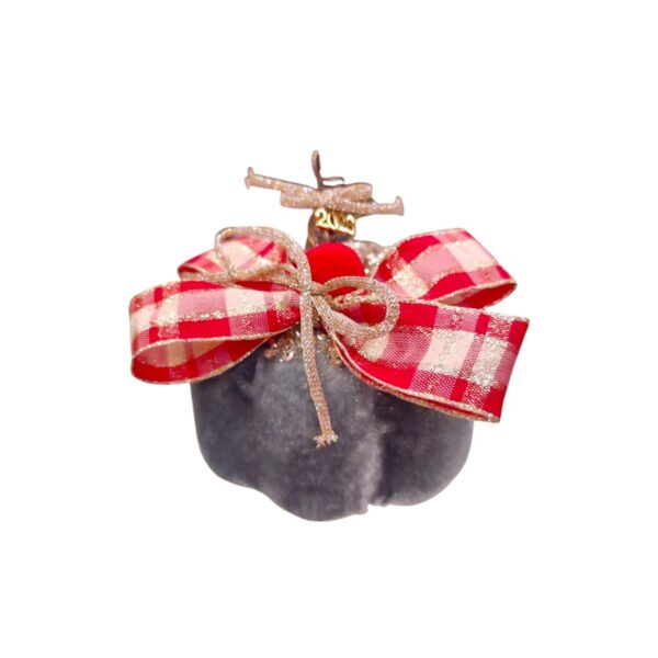 Γκρι υφασμάτινη κολοκύθα 2026 με χρυσό φιόγκο και εορταστικές λεπτομέρειες.