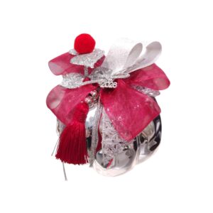 Ασημί κεραμική κολοκύθα 2026 με glitter φύλλα και κόκκινη κορδέλα.