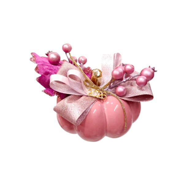 Ροζ κεραμική κολοκύθα 2026 με φτερό, μούρα και glitter φιόγκο.