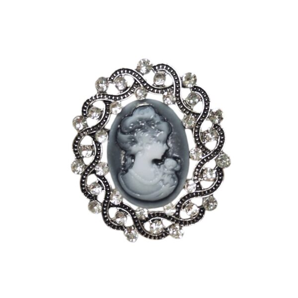 Vintage καρφίτσα καμέο σε γκρι τόνους με στρας – ρομαντική πολυτέλεια με ιστορική αύρα.