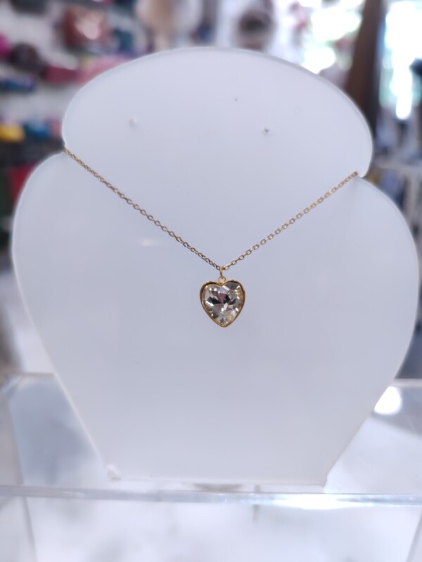 Ατσάλινο κολιέ καρδιά με κρύσταλλο: Η Απόλυτη Λάμψη της Eternal Love