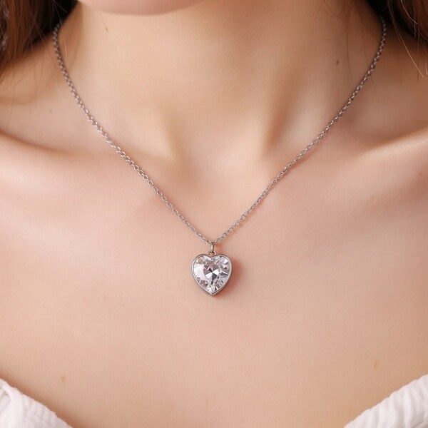 Ασημί ατσάλινο κολιέ καρδιά με κρύσταλλο Crystal Reflection Avenue Fashion