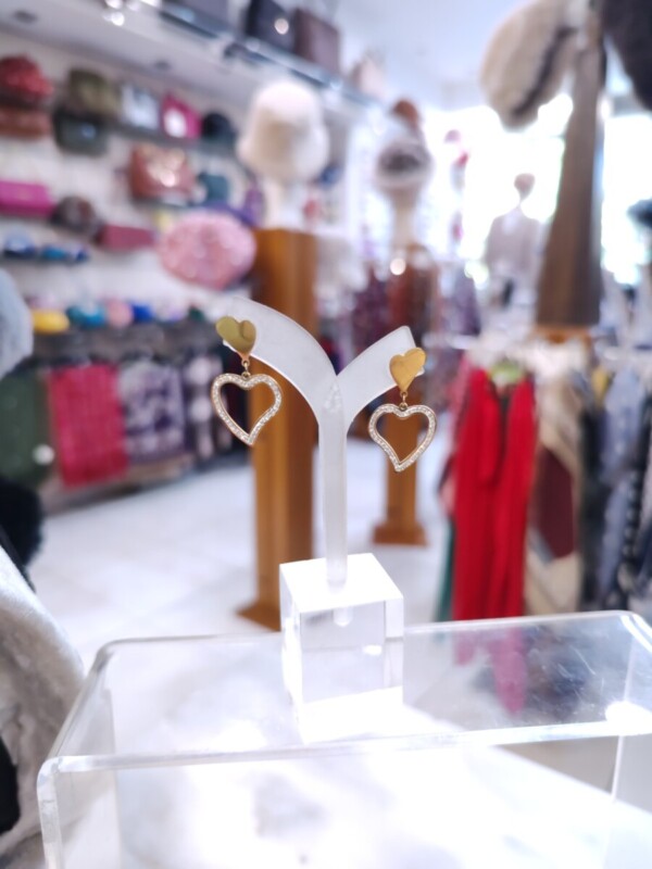 Ατσάλινα Χρυσά Σκουλαρίκια Καρδιά: Η Πολυτέλεια του Σύγχρονου Ρομαντισμού