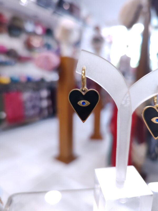 Ατσάλινα Σκουλαρίκια με Μαύρη Καρδιά και Μάτι: Μυστηριώδης Πολυτέλεια