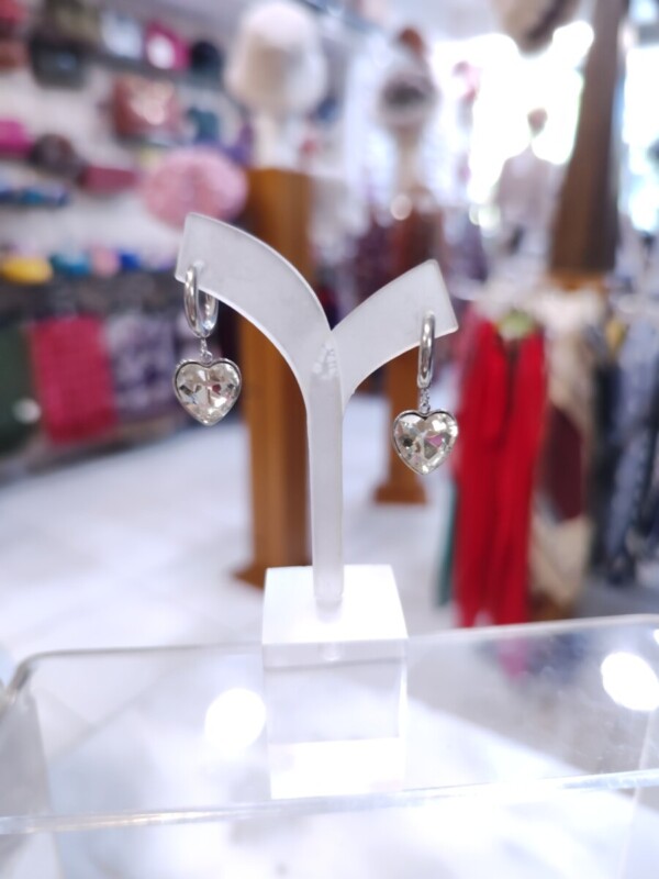 Ατσάλινα Σκουλαρίκια Κρίκοι με Καρδιά: Η Λάμψη της Απόλυτης Καθαρότητας