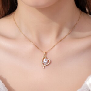 Χρυσό ατσάλινο κολιέ καρδιά με ζιργκόν Radiant Love Avenue Fashion