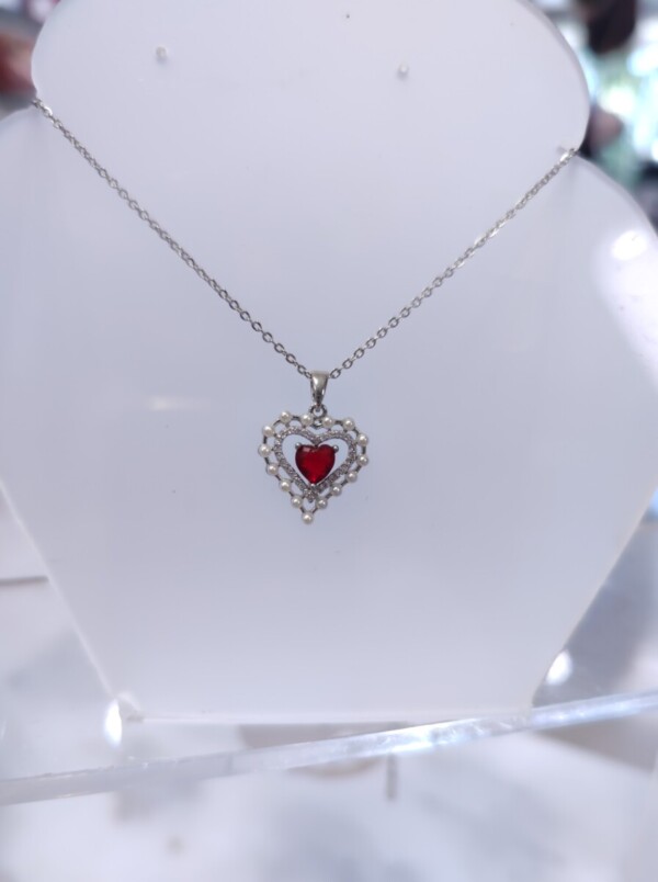 Ασημί ατσάλινο κολιέ καρδιά "Crimson Pearl" με Κόκκινη Πέτρα & Πέρλες