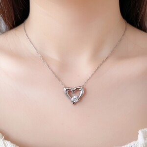 Ασημί ατσάλινο κολιέ καρδιά με κεντρικό κρύσταλλο Pure Heart Avenue Fashion