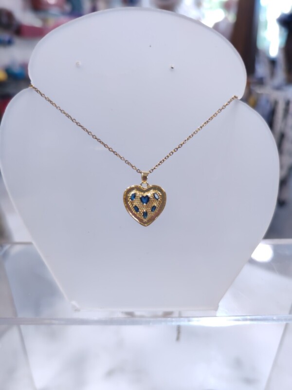 Royal Azure: Χρυσό Ατσάλινο Κολιέ Καρδιά με Μπλε Πέτρες