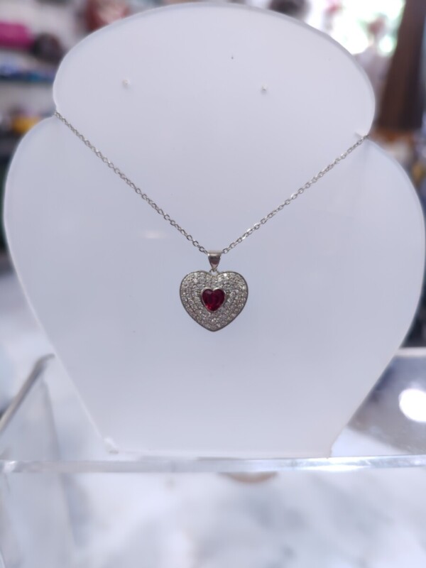 Eternal Passion: Ασημί Ατσάλινο Κολιέ Καρδιά με Κόκκινη Πέτρα & Ζιργκόν