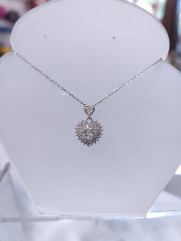 Ασημί Ατσάλινο Κολιέ Καρδιά "Majestic Radiance" με Ακτινοβόλα Ζιργκόν