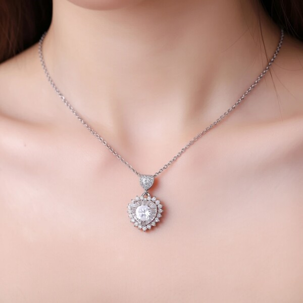 Ασημί ατσάλινο κολιέ καρδιά Majestic Radiance με ζιργκόν Avenue Fashion