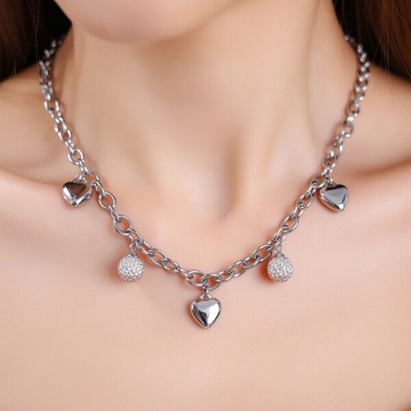 Ασημί ατσάλινο κολιέ με charms καρδιές και sparkling spheres Avenue Fashion