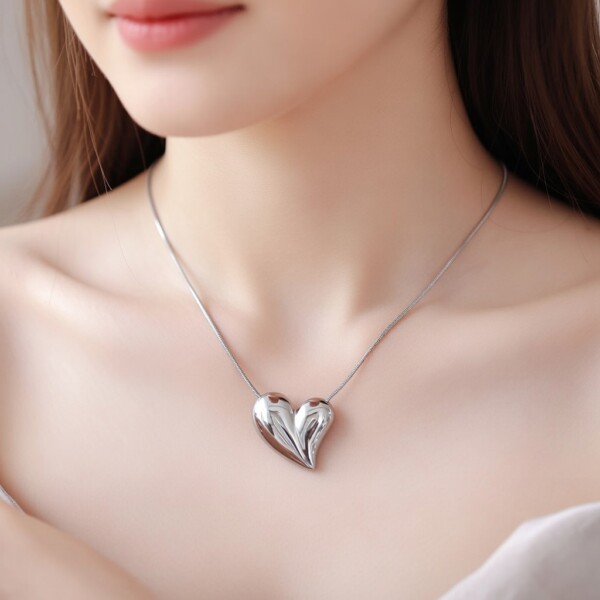 Silver Abstract Heart: Ασημί Ατσάλινο Κολιέ Καρδιά με Μοντέρνο Σχεδιασμό