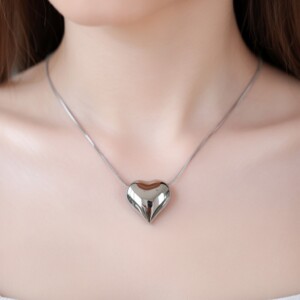 Ασημί ατσάλινο κολιέ καρδιά με καθρεφτιζέ επιφάνεια Avenue Fashion