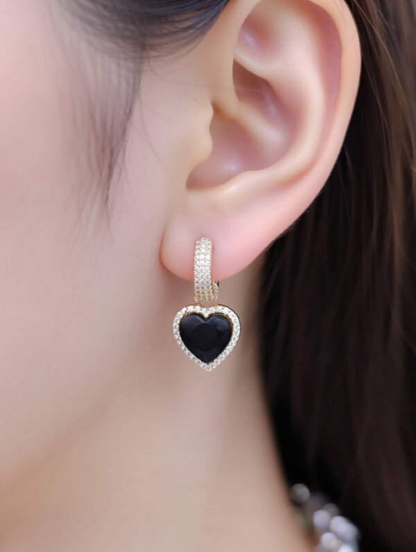 Σκουλαρίκια Midnight Royale Heart χρυσά ατσάλινα με μαύρη πέτρα