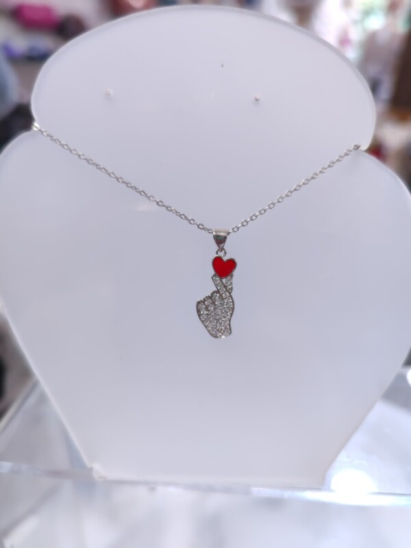 Ασημί Ατσάλινο Κολιέ Finger Heart με Κόκκινη Καρδιά