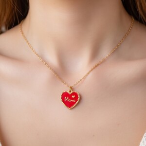 Χρυσό Ατσάλινο Κολιέ Mama με Κόκκινη Καρδιά Σμάλτο