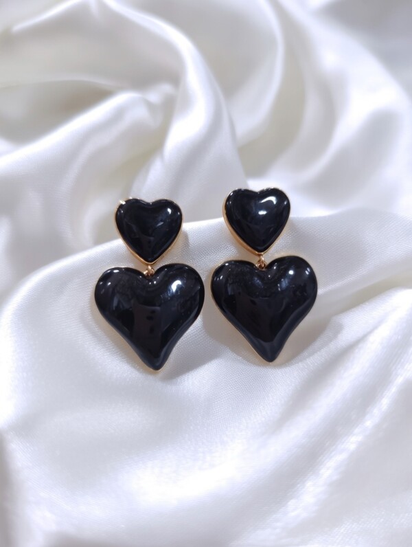 Ατσάλινα Σκουλαρίκια Αθήνα Καλλιθέα Avenue Fashion τρισδιάστατες μαύρες καρδιές.