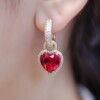 Σκουλαρίκια Scarlet Royale Heart χρυσά ατσάλινα με κόκκινο κρύσταλλο και ζιργκόν