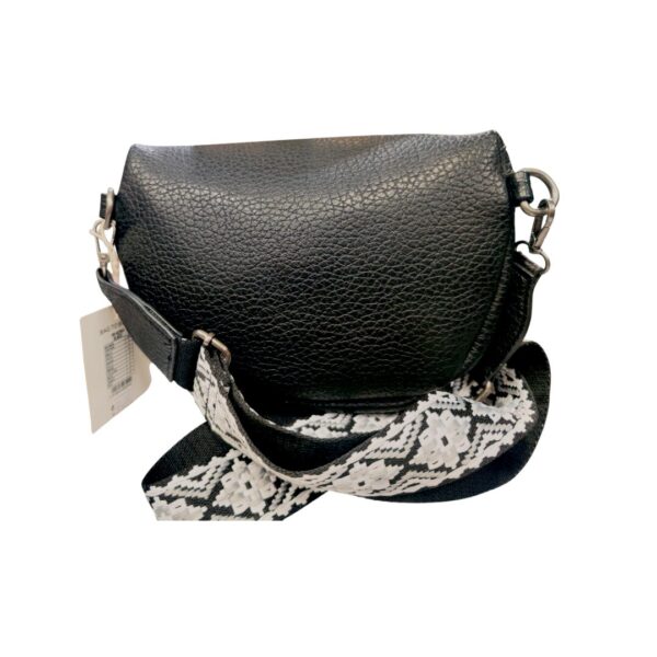 Τσάντα χιαστί Bag to Bag: Η διαχρονική μαύρη "banana" luxury επιλογή